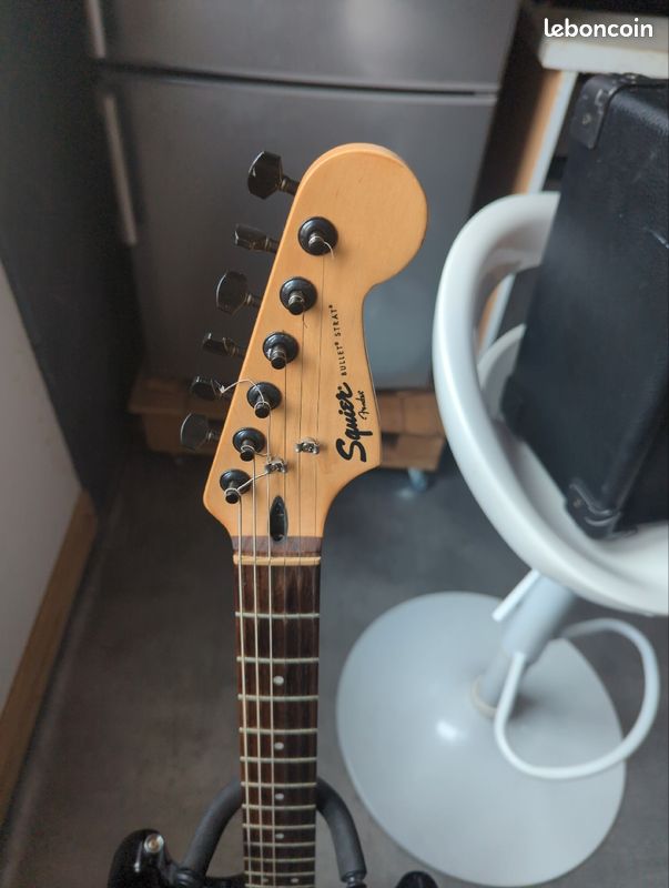 Fender Squier Bullet Strat (image 2)