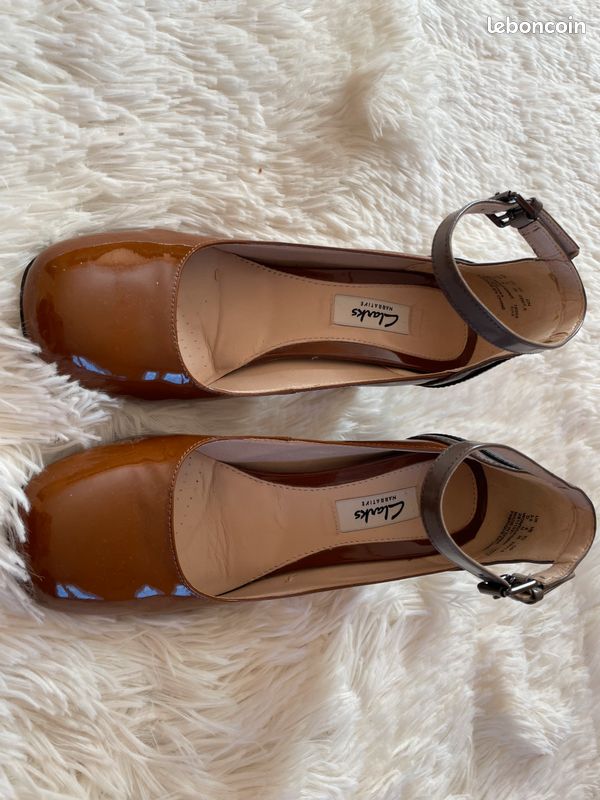 Escarpin Femme Clarks Artisan 6.5 US - Daim Bordeaux Et Cuir Verni - Occasion En Bon état