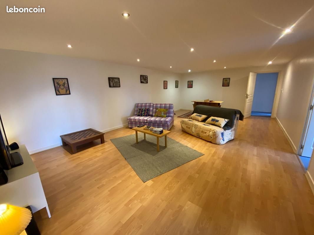Maison 7 pièces 230 m² - Nanteuil-en-Vallée 16700 (image principale 6)
