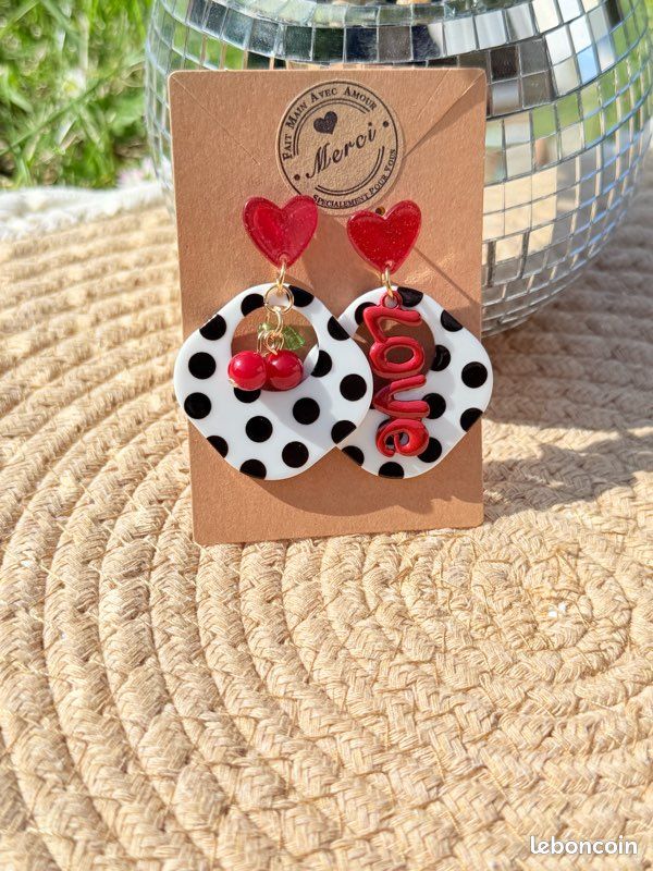 Boucles d’oreilles pin up love (image 1)
