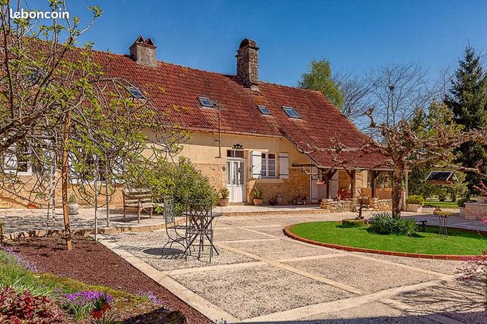 Maison 13 pièces 320 m²