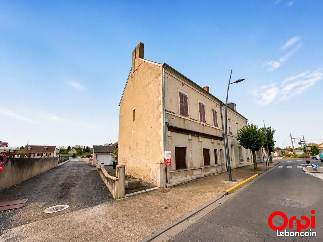 Immeuble 11 pièces 184 m² · à Mehun-sur-Yèvre · 184 m² · 172 500 €