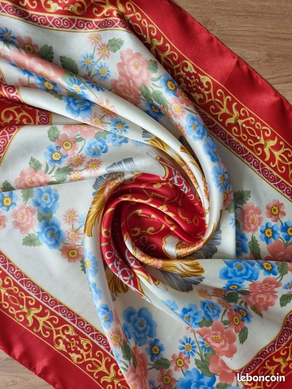 Foulard Carré Pierre Balmain Vintage - Polyester - 78x80 Cm - Bleu - Occasion Très Bon état - Fabriqué En Italie
