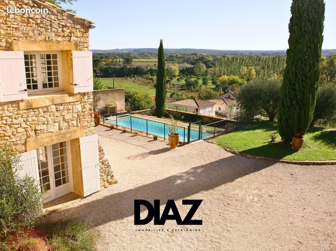 Maison 29 pièces 613 m² · à La Rouvière · 613 m² · 990 000 €