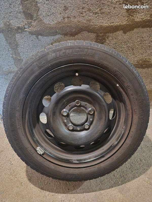 4 pneus 195 55 R16 (image 1)