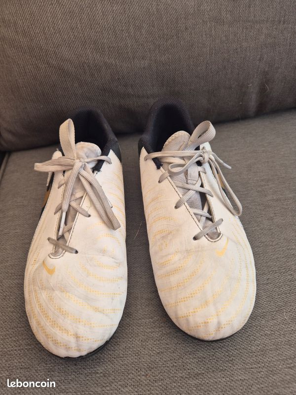 Chaussures de Foot taille 38 (image 2)