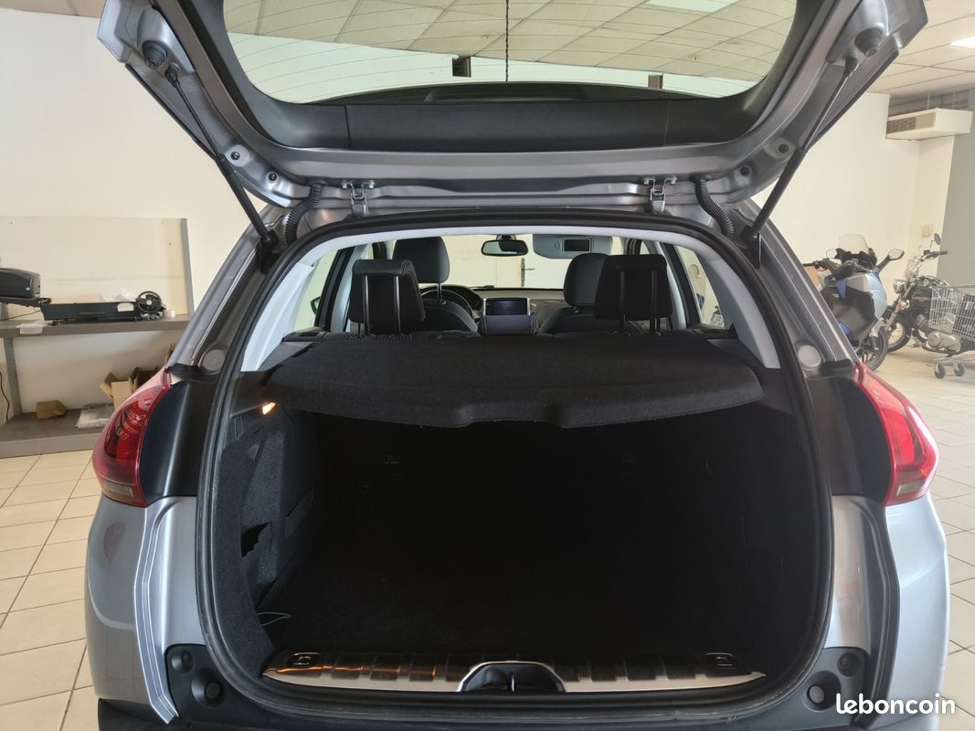 PEUGEOT 2008 1.6 BlueHDi 100ch BVM5 Allure (image 10)