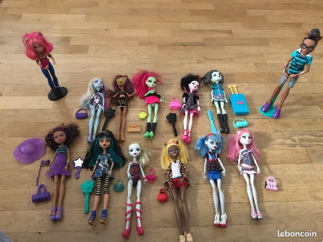 Lot de 13 poupées Monster High (image 1)