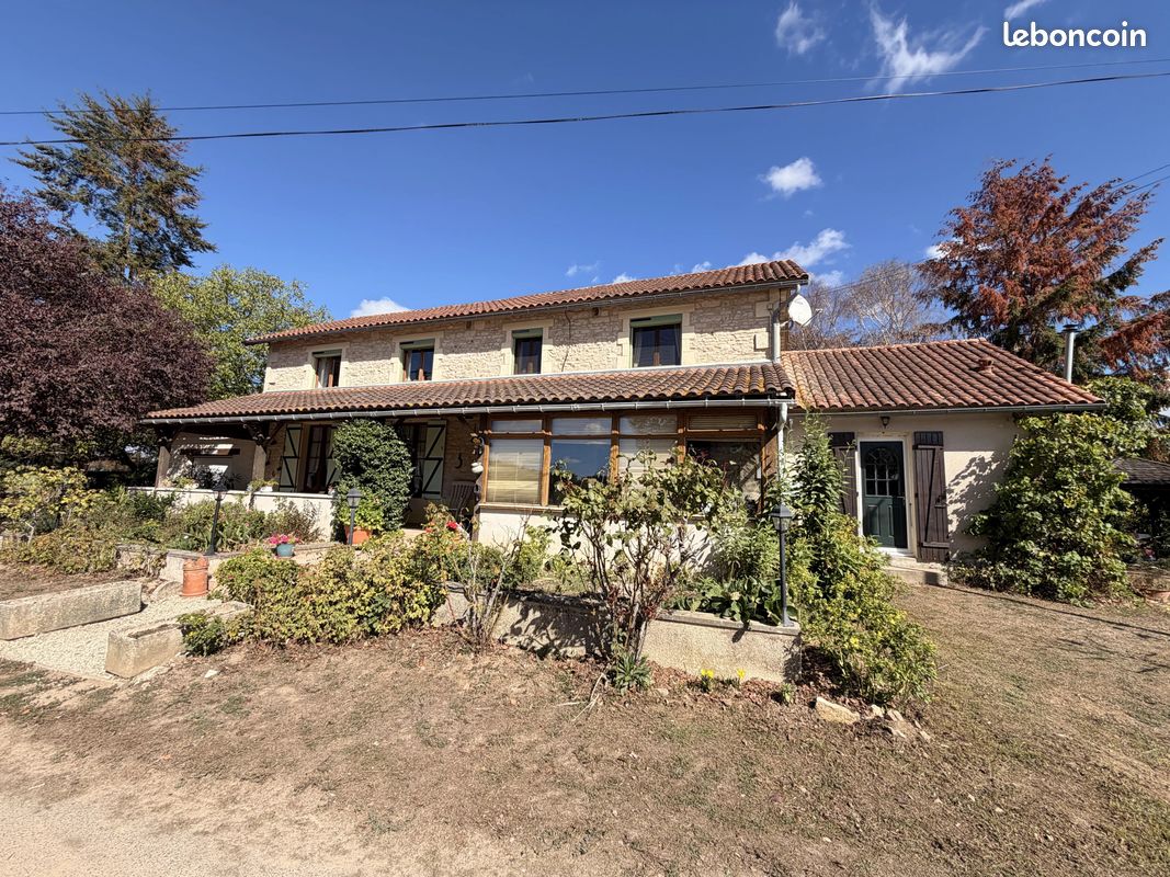Maison 9 pièces 195 m² · à Payroux · 195 m² · 224 700 €