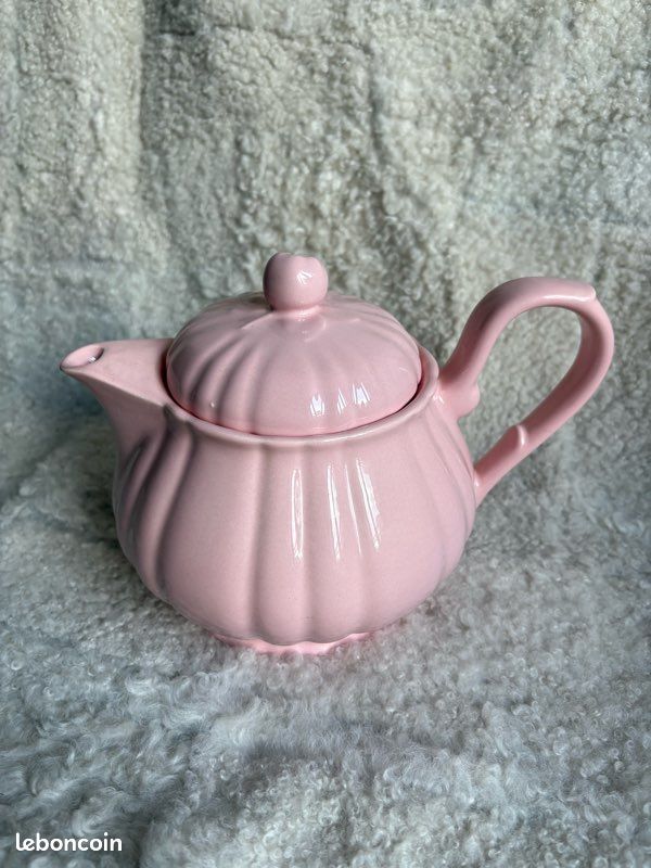 Théière rose faïence - céramique Salin les Bains (image 1)