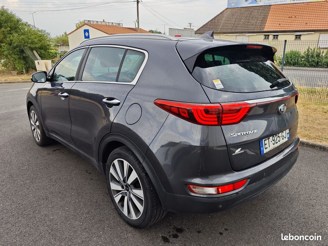 KIA Sportage ANNÉE 2018 DIESEL 172000KM 1.7 115CV (image 6)