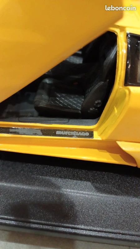 Hot Wheels 1/18 Lamborghini Murcielago Jaune - West Coast Customs - 2003