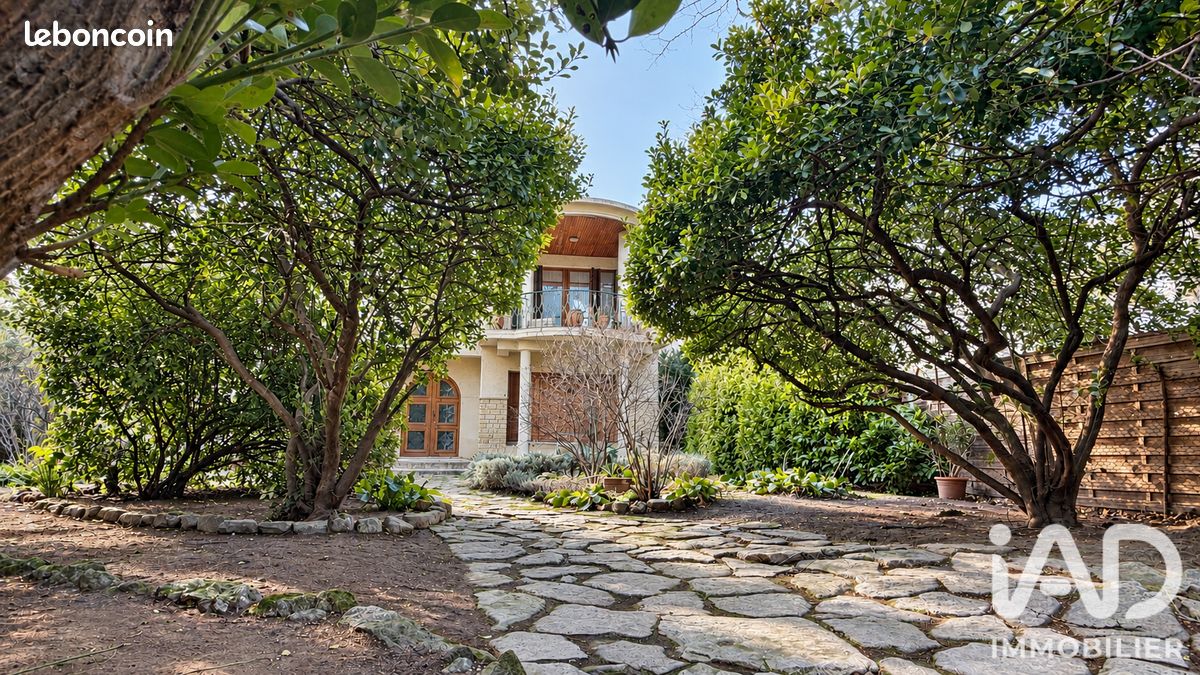 Maison 10 pièces 264 m² · à Carpentras · 264 m² · 399 000 €