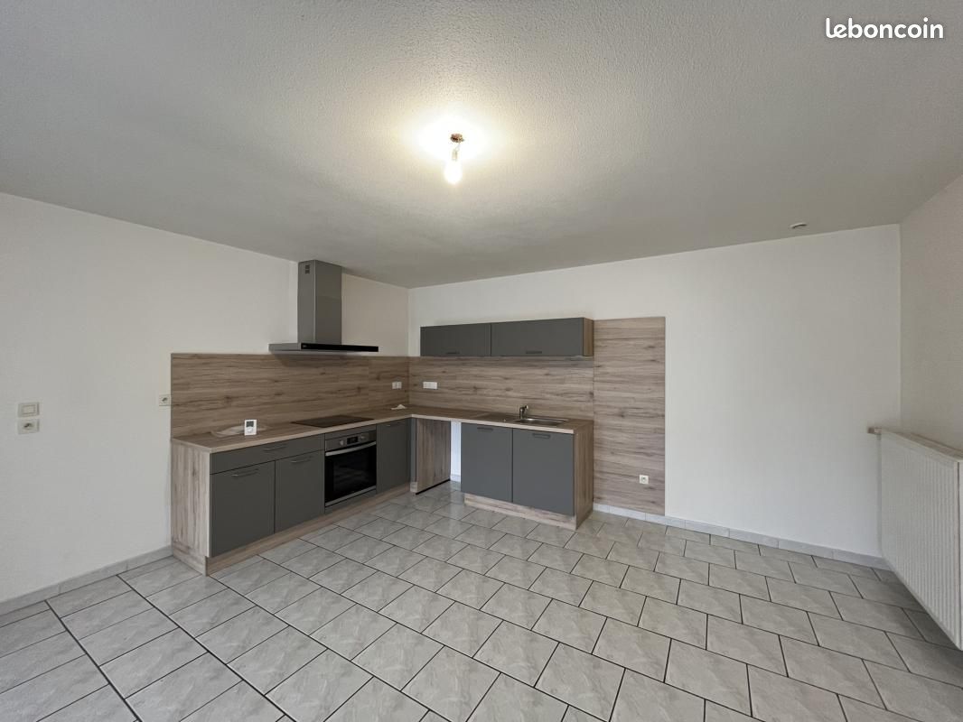 Appartement 4 pièces 98 m² · à Monnet-la-Ville · 98 m² · 700 €/mois