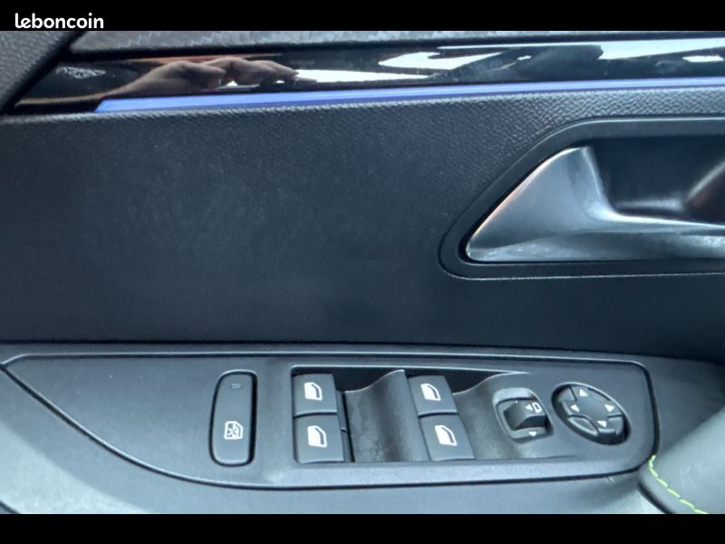 Peugeot 2008 Hybrid 145 e-DCS6 GT (image 28)