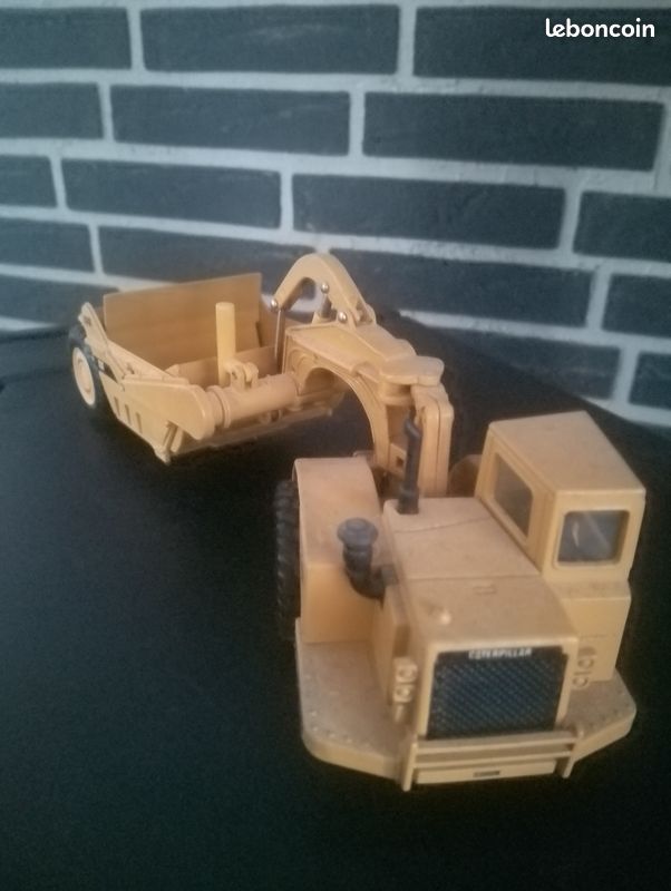 Fichier:Scraper CAT 631E.jpg - Wikipédia