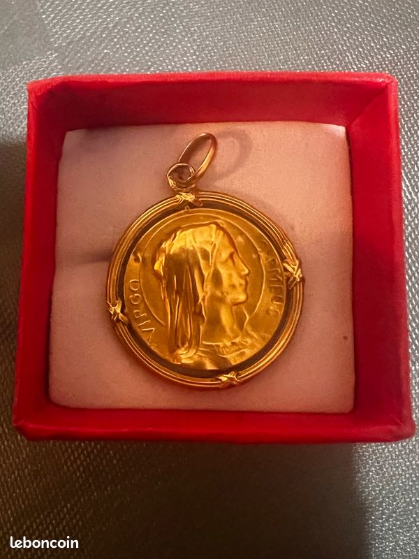 Médaillon en or 18 carats (image 1)