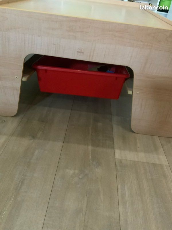 Table avec train en bois (image 6)