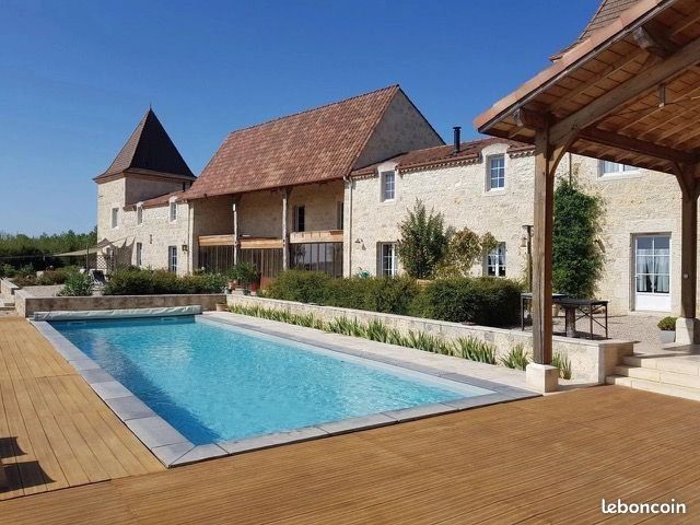 Maison 13 pièces 374 m² · à Lacépède · 374 m² · 766 500 €