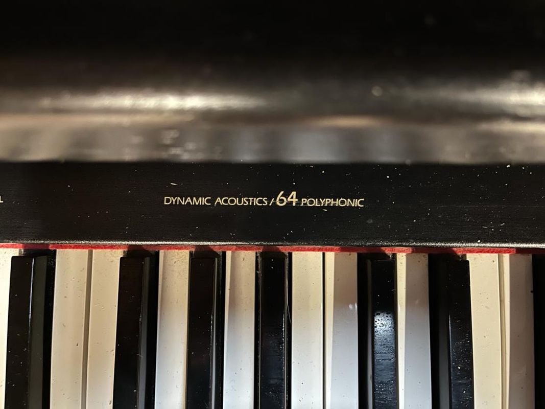 Piano numérique 88 touches avec support Triple pédale Touches pondérées  Clavier électronique portable Support de piano Bluetooth MIDI for débutants  Adultes Enfants (Color : White) : : Instruments de musique et Sono