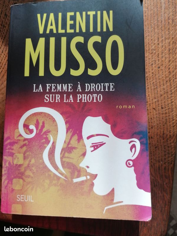 La Femme à droite sur la photo (image 1)