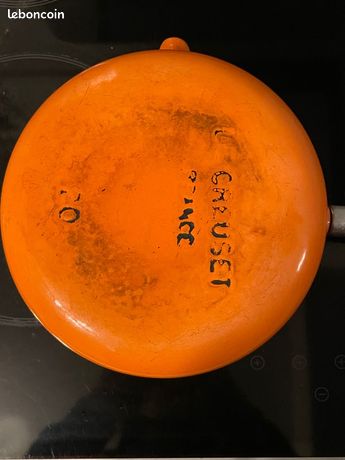 Poêlon en fonte orange Le Creuset 18 Orange 70's avec couvercle