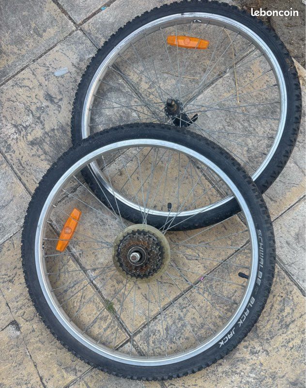 2 roues de vélo 2 euros les 2 (image 1)