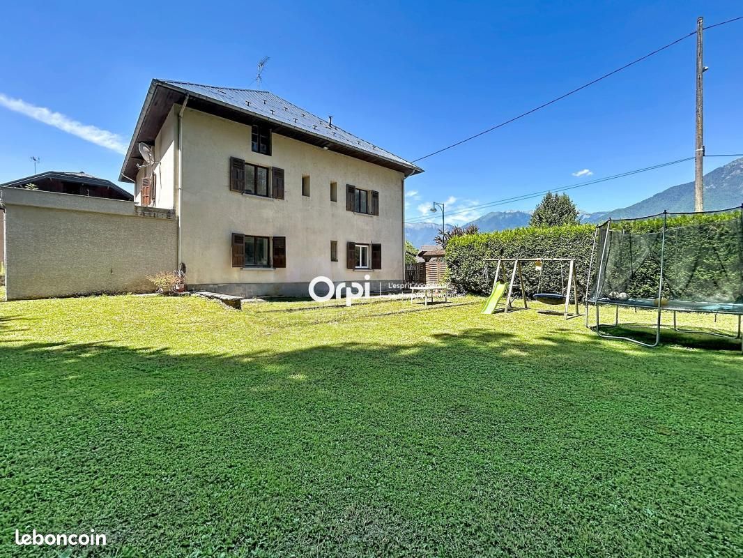 Maison 10 pièces 244 m² · à Grignon · 244 m² · 495 000 €