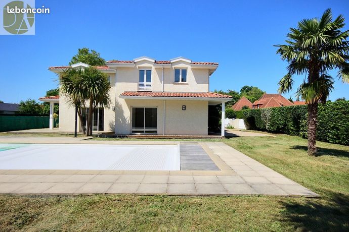 Villa 6 pièces 180 m²