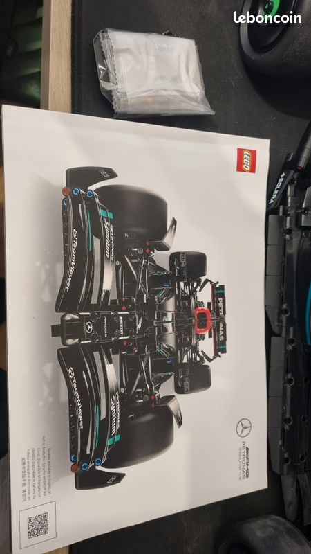 Lego technic F1 Mercedes AMG (image 3)