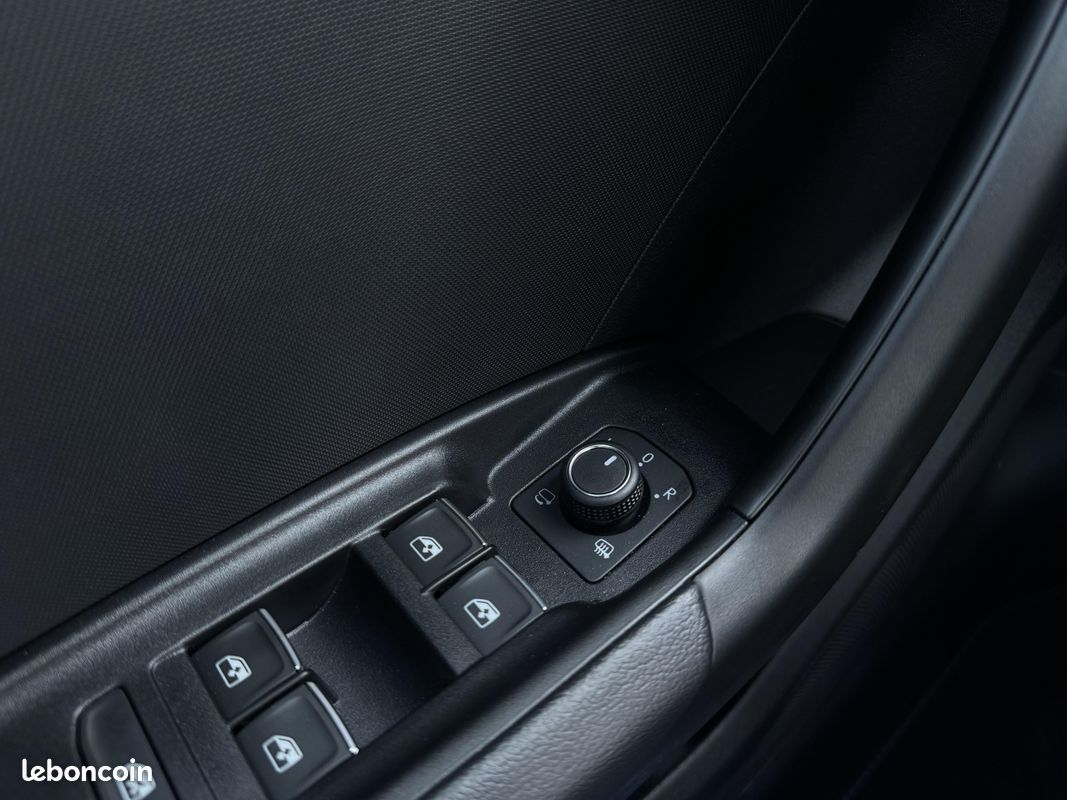 AUDI A1 Sportback 30 TFSI 116 ch S tronic 7 S Line (image 29)
