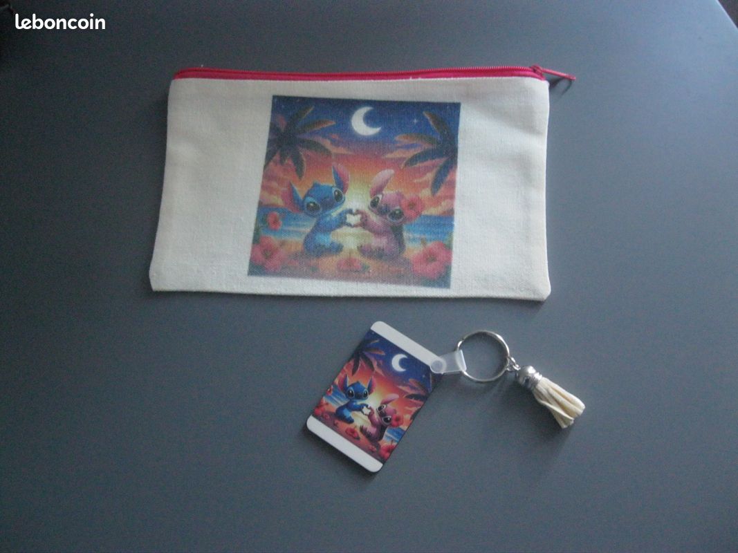 Pochette neuve Stitch et Angel + porte clef (prix lot) (image 1)