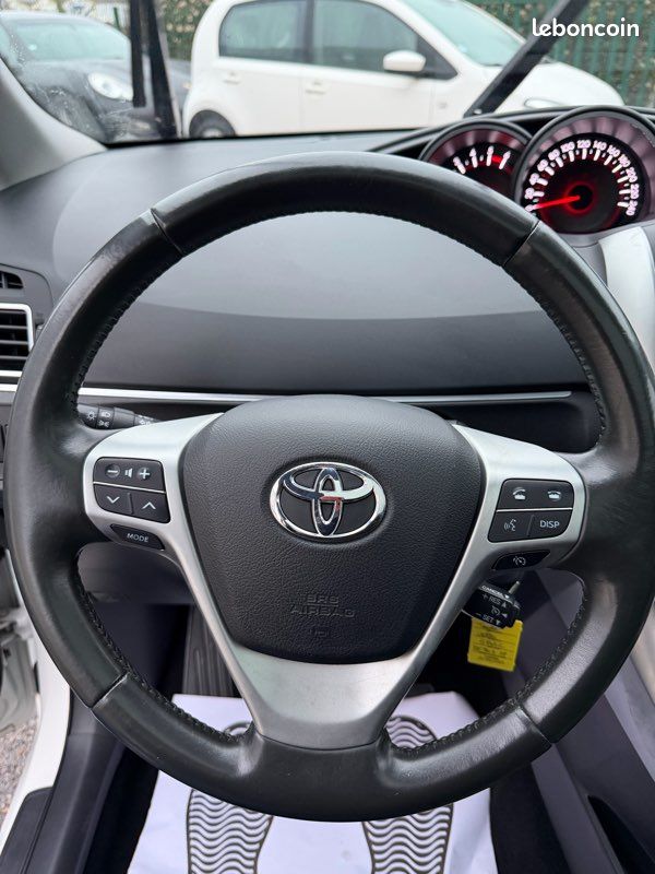 Toyoya verso feel style s&s /camera de recul - attelage attache remorque - bluetooth - toit panoramique / (image 8)