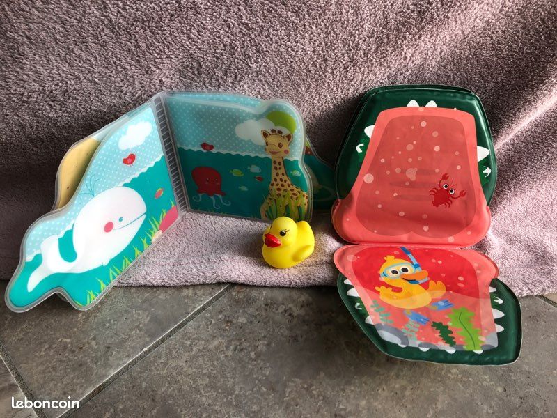 Lot jouets livres bain Sophie girafe crocodile canard (image 1)