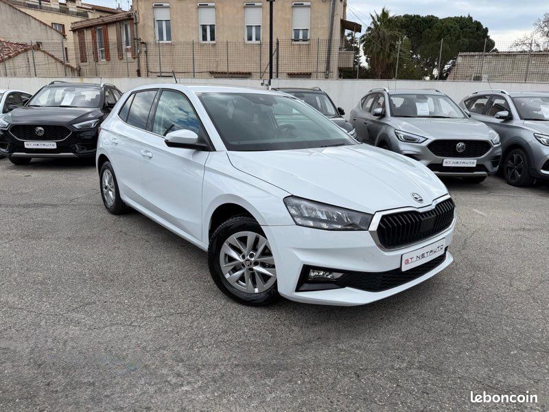 Skoda Fabia tsi 110 ch DSG7 13890 HT Ambition TVA récupérable Apple CarPlay, Keyless, full led, sièges chauffants, Lane assist garantie 12 mois (image 4)