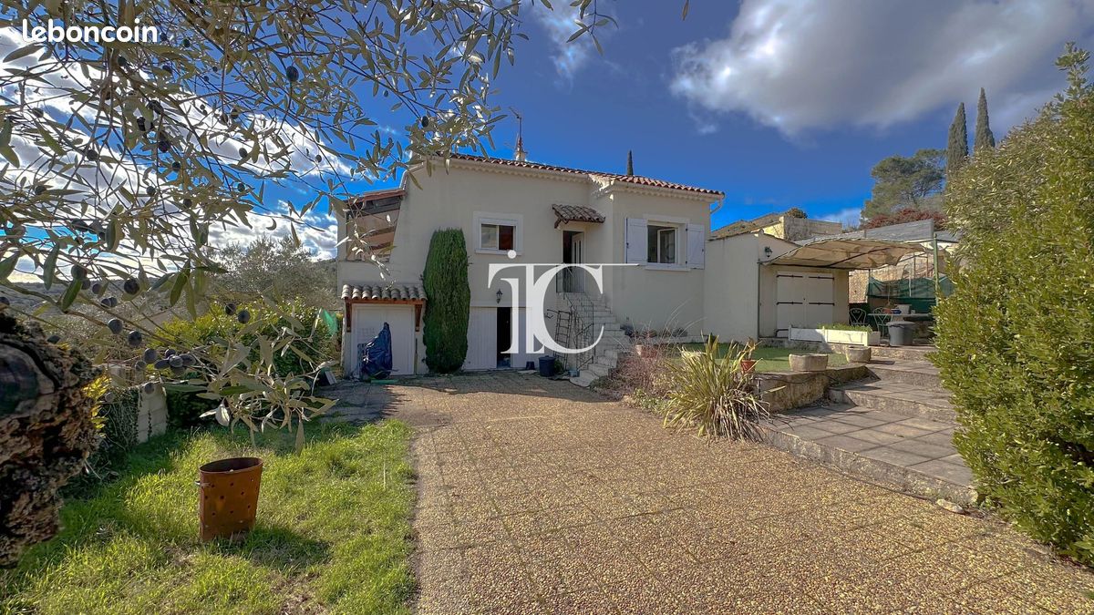 Maison 9 pièces 223 m² · à Saint-Ambroix · 223 m² · 298 000 €