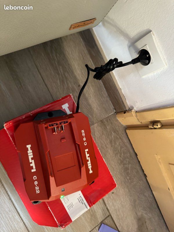 Chargeur HILTI Nuron C6-22 230V neuf, + transmetteur Bluetooth, d’occasion en très bon état, en parfaite état de fonctionnement Prix 130 envoi possible (image 3)