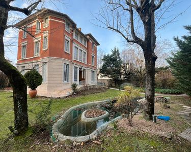 Maison 1 100 000 € - 250 m²