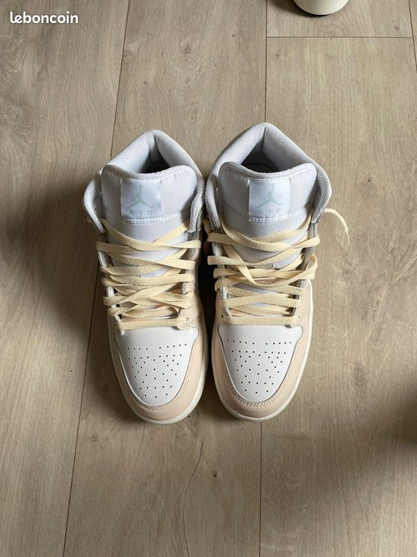 Nike Air Jordan 1 (image 3)