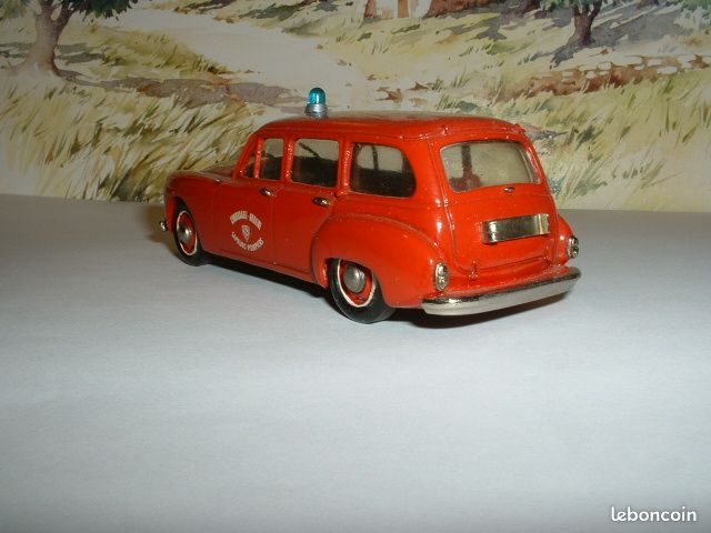 Véhicule Miniature Camion Pompier Fourgon Pompe Léger Berliet FF 4X4 1/43 - Collection