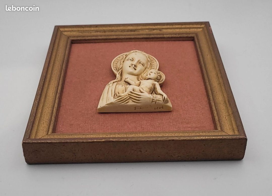 Cadre Ancien Avec Personnage En Relief – François Noé – 17,5 X 11,7 Cm – Occasion
