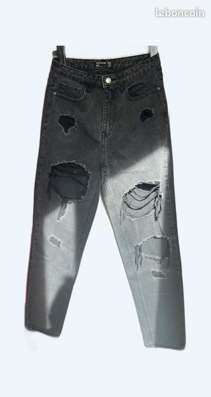 Jean's grande longueur. Noir délavé de chez PrettyLittleThing (image 1)