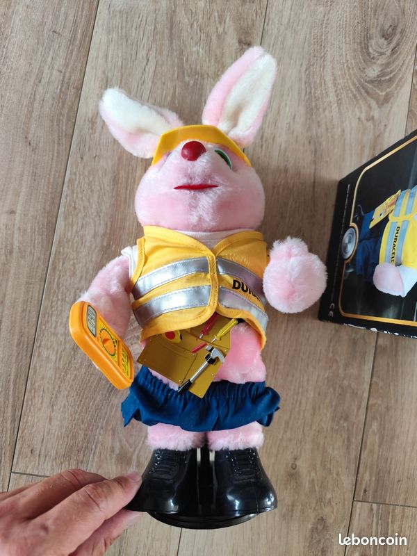 Le lapin Duracell sauve le Père Noël d'une panne d'énergie