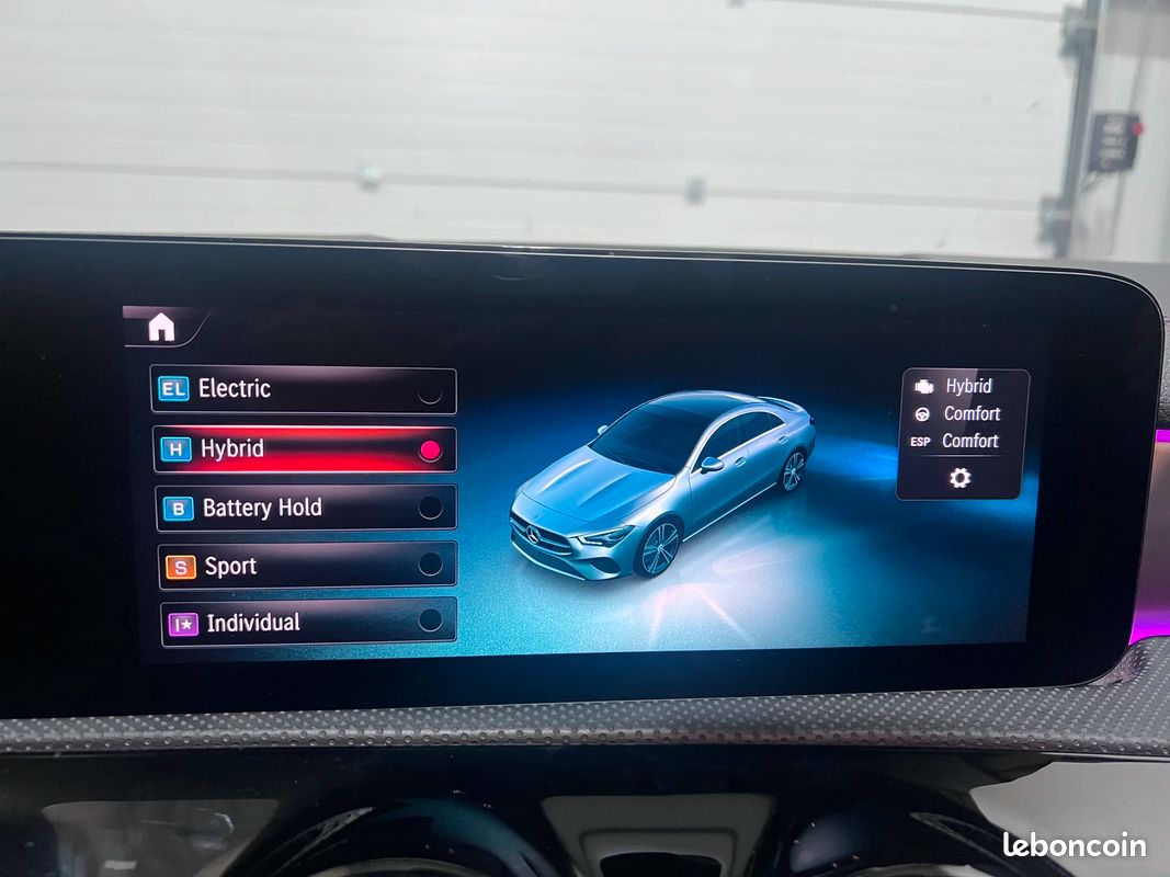 Mercedes-Benz CLASSE CLA 250e AMG Line - Suivi chez Mercedes - Full Options - Camera 360° - Carplay - Toit Ouvrant - Sieges avant Chauffants - Affichage tête haute (image 32)
