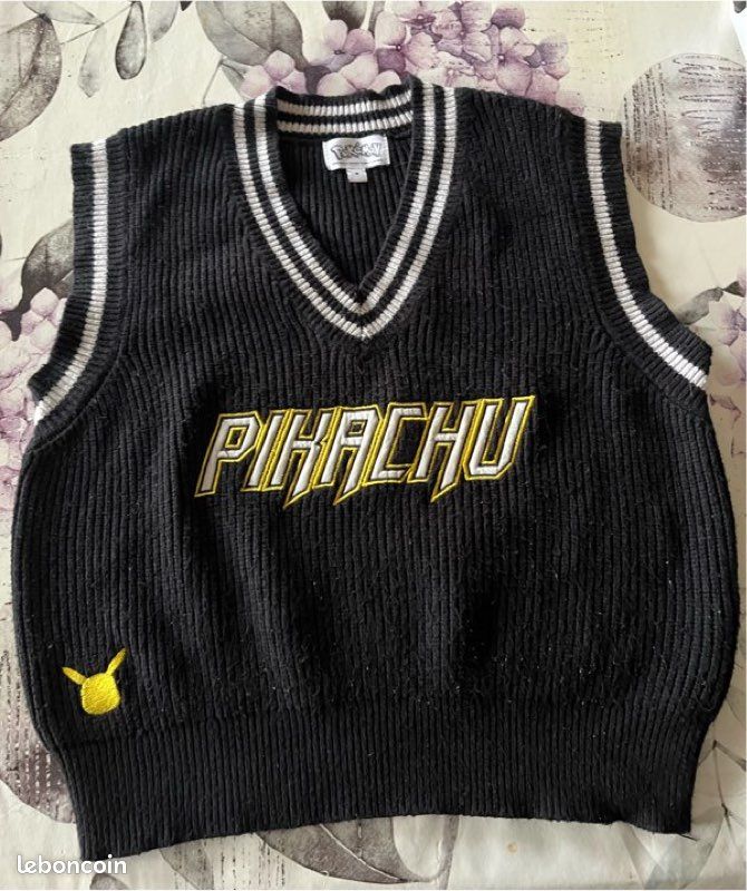 Pull sans manches noir Pikachu (image 1)