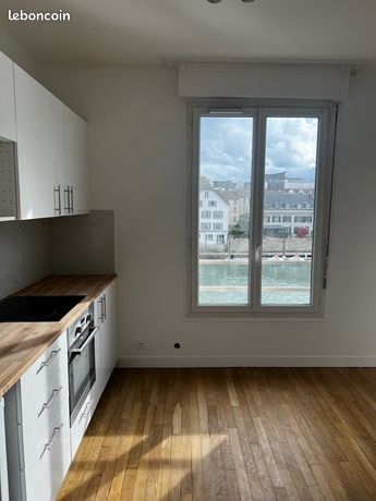 Grand studio au pied de la gare / vue Marne