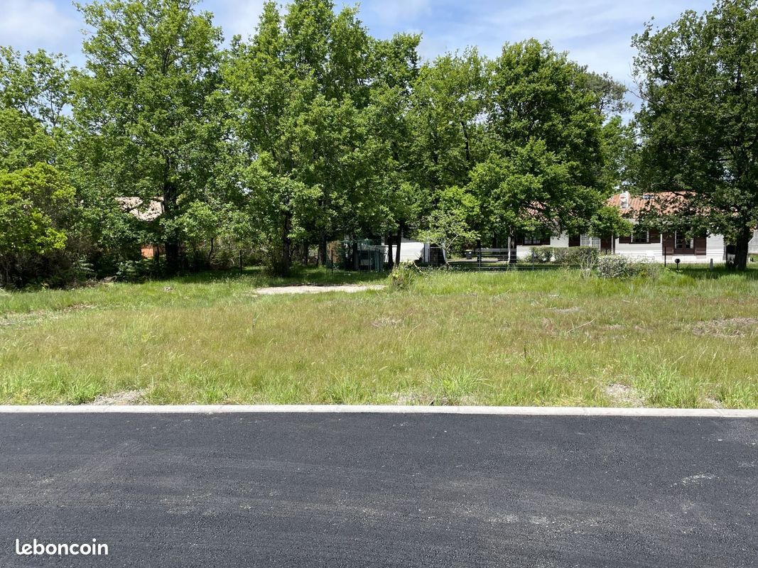 Terrain à bâtir de 773 m² à HOURTIN (33) · 198 000 €