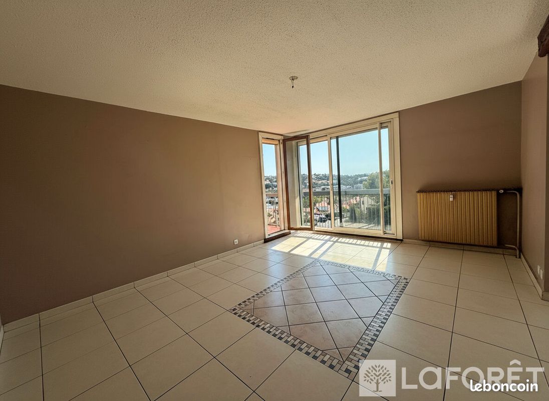 Appartement 3 pièces 77 m² · à Saint-Raphaël · 77 m² · 1 250 €/mois