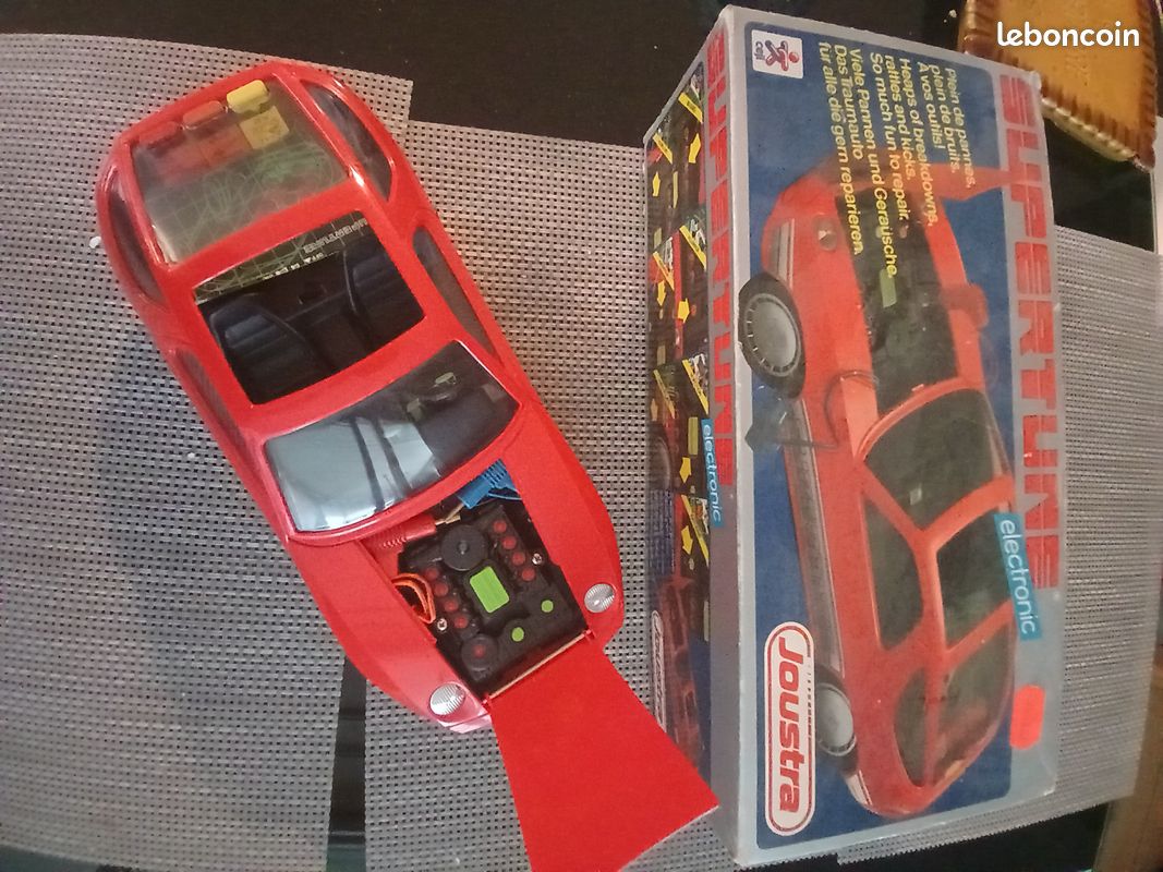 Joustra Porsche 928 S4 – Tôle Friction – Échelle 1/18 – Rouge – Occasion