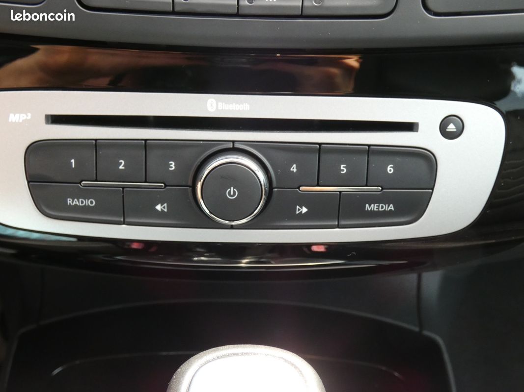 RENAULT LAGUNA 1.5 dCi 110 eco2 Bose Edition EDC (image 21)